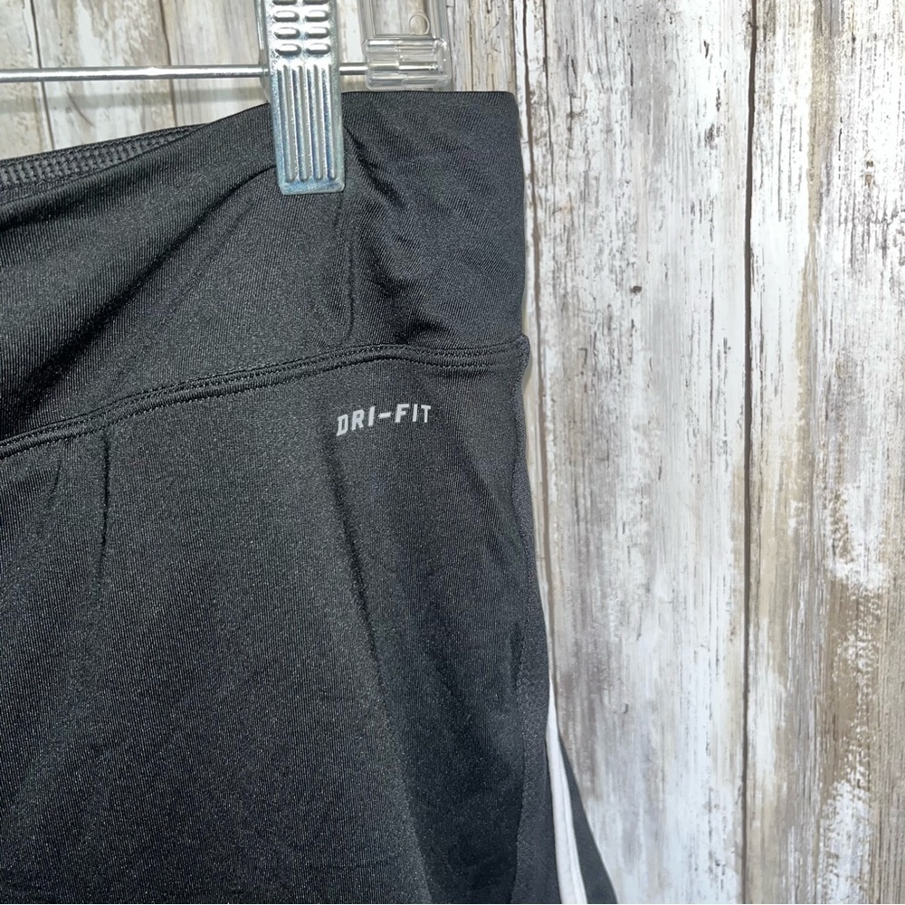 Nike Black & White Straight Tennis Skort - Picture 4 of 5